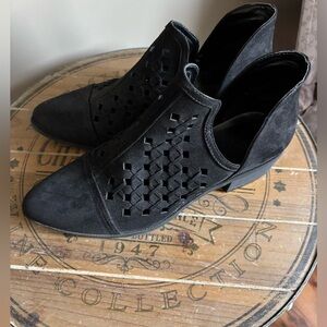 Expression ankle boot. Sz 9